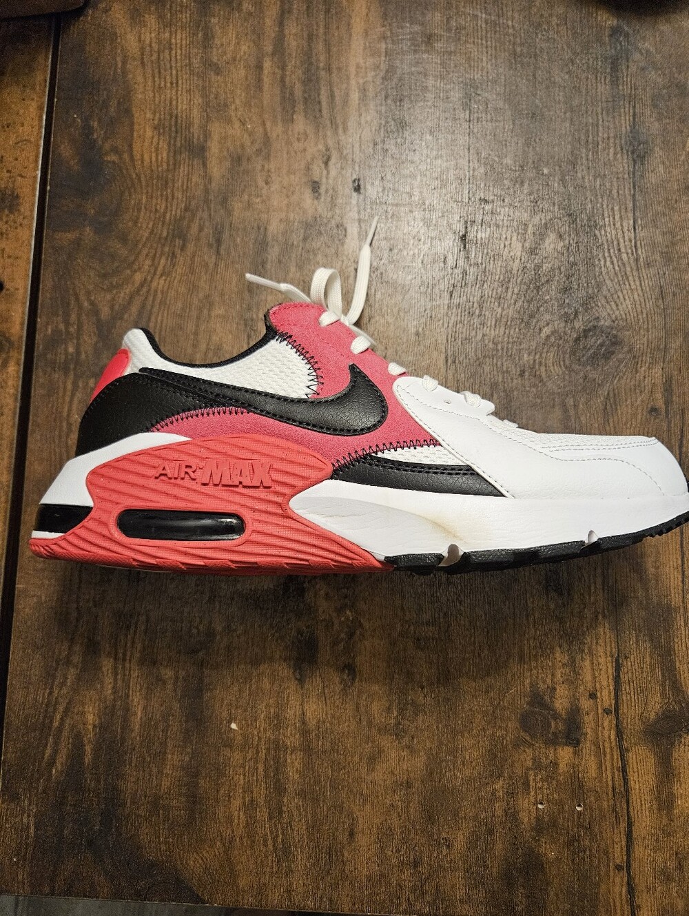 Nike Women White, Black & Red Athletic Sneaker